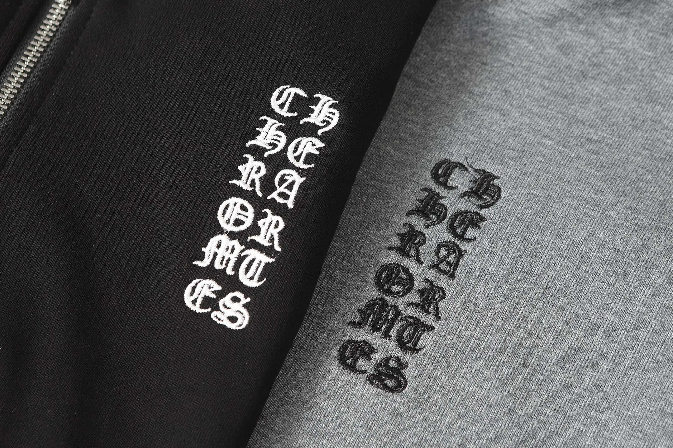 P280 Cross-border running quantity model, please do not place an order if you pursue quality - Chrome Hearts/Chrome Hearts Sanskrit embroidered high-density zipper sweatshirt cardigan jacket - High weight, high density and high quality. The wool is soft, delicate and skin-friendly. Soft and silky to the touch. Excellent warmth and skin-friendly properties. - Custom-woven and custom-dyed, no color difference. No matter the fabric or workmanship details, it beats the ordinary version on the market. - Hardware zipper accessories are all customized, full of details - Color: black gray - Size: S M L XL